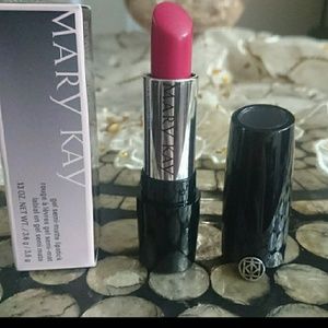 Matte lipstick color powerful pink